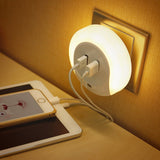 Smart Design LED Night Light with Light Sensor and Dual USB Wall Plate Charger Perfect for Bathrooms Bedrooms EU/US Plug